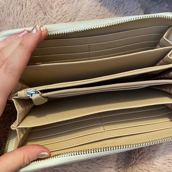 Authentic Love Moschino large wallet - Picture 4 of 4